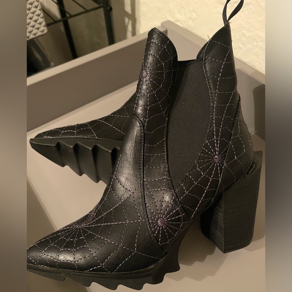 Dolls Kill Widow spiderweb boots with heel - Picture 1 of 4
